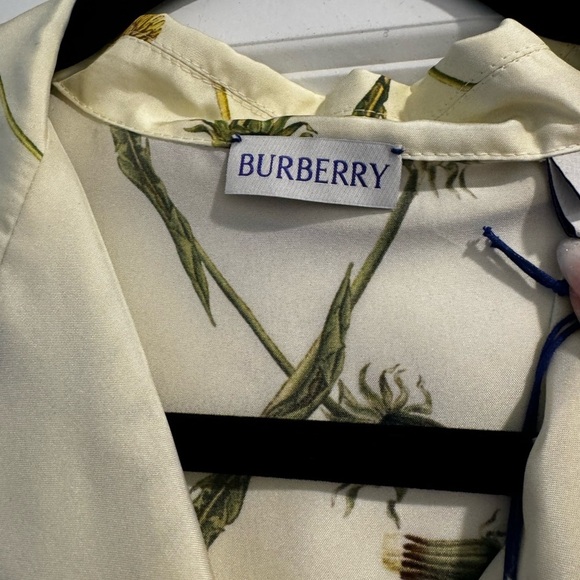 Burberry
Dandelion Lattice Print Silk
Pajama Shirt - Picture 4 of 10